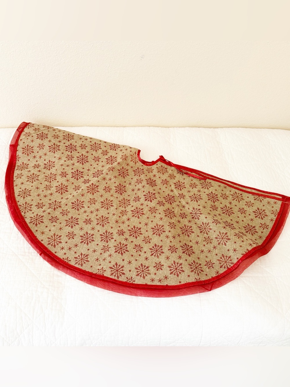 Red Glitter and Beige Burlap Holiday Tree Skirt with Snowflake Pattern